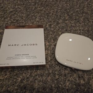Marc Jacobs White Compact Device